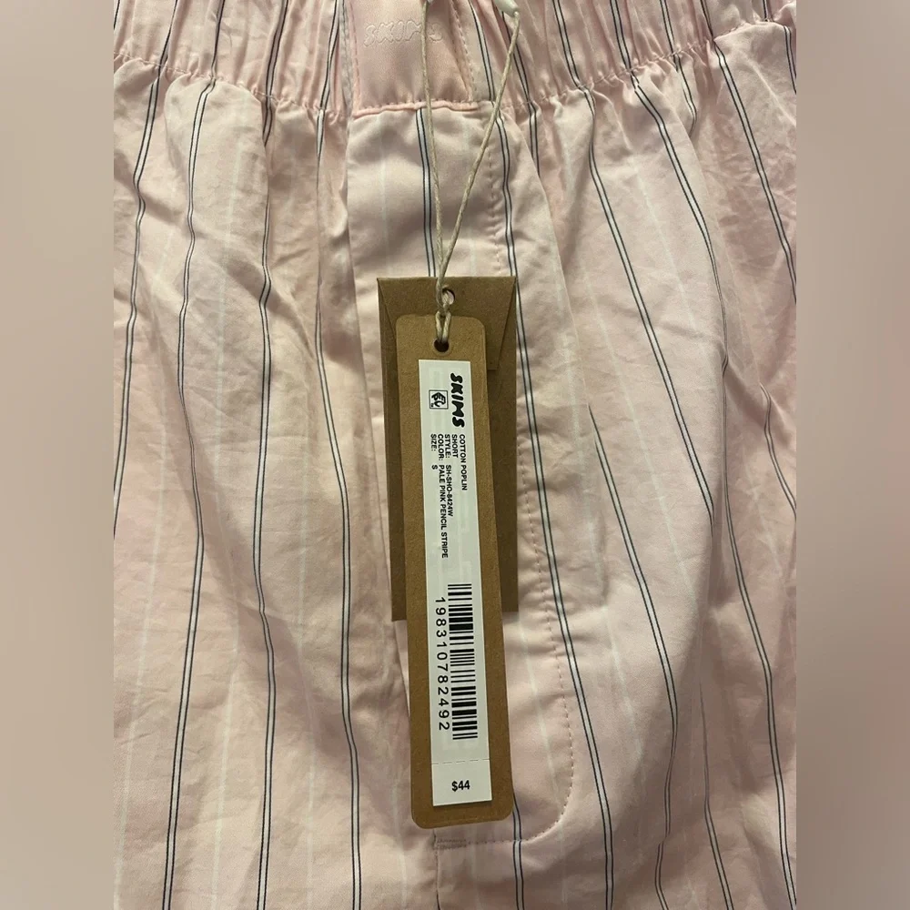 NWT SKIMS Cotton Poplin Short in Pale Pink Pencil Stripe; Size S - Picture 6 of 6